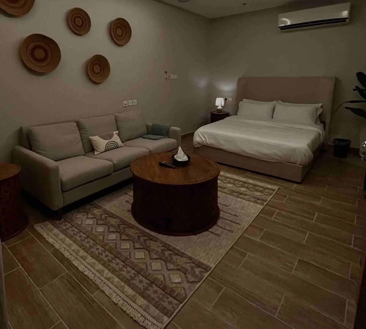 Studio With A Private Entrance That Can And Smells 1Q Riyadh
